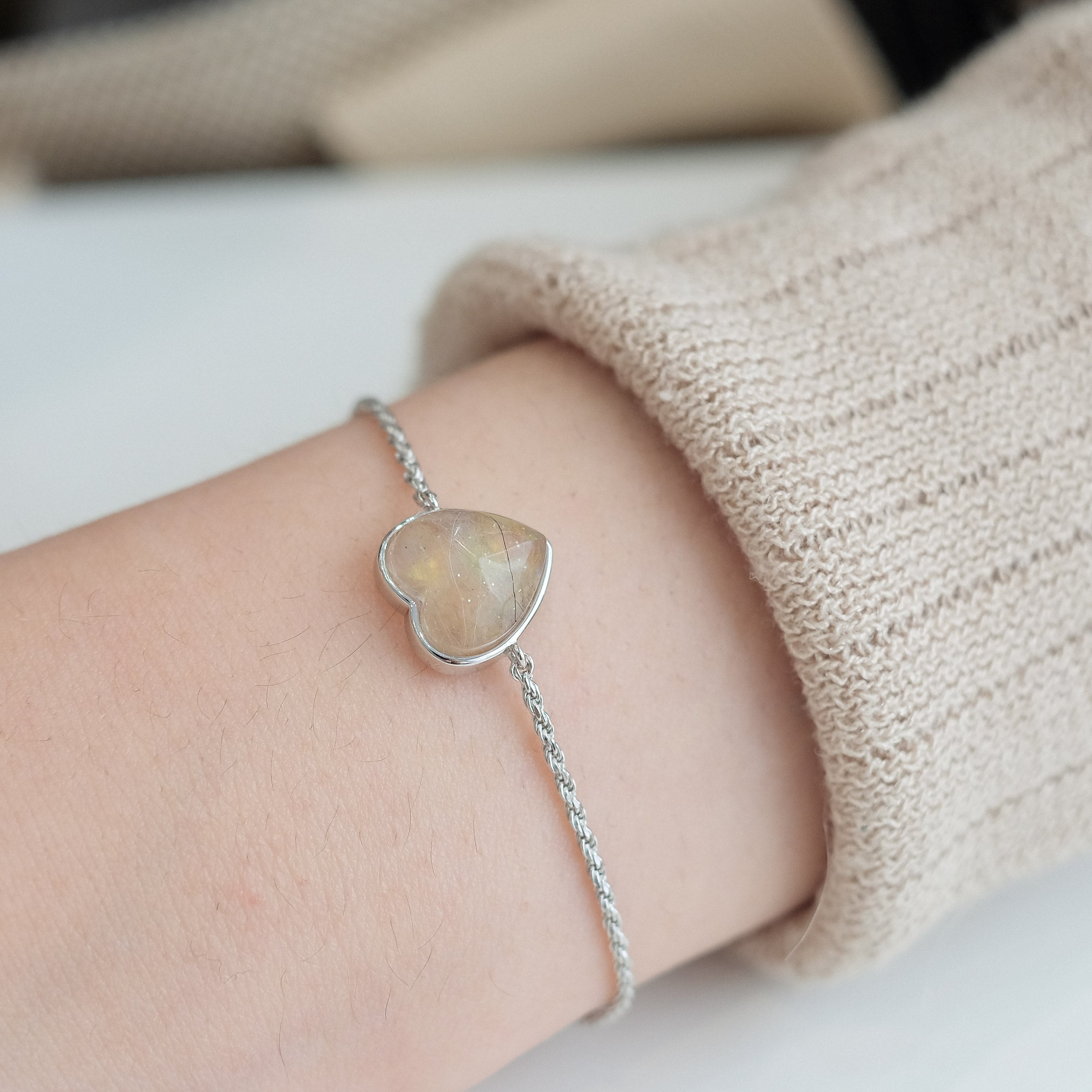 silver string bracelet (heart)
